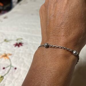 Lois Hill bracelet. Size 6-8. Never worn.